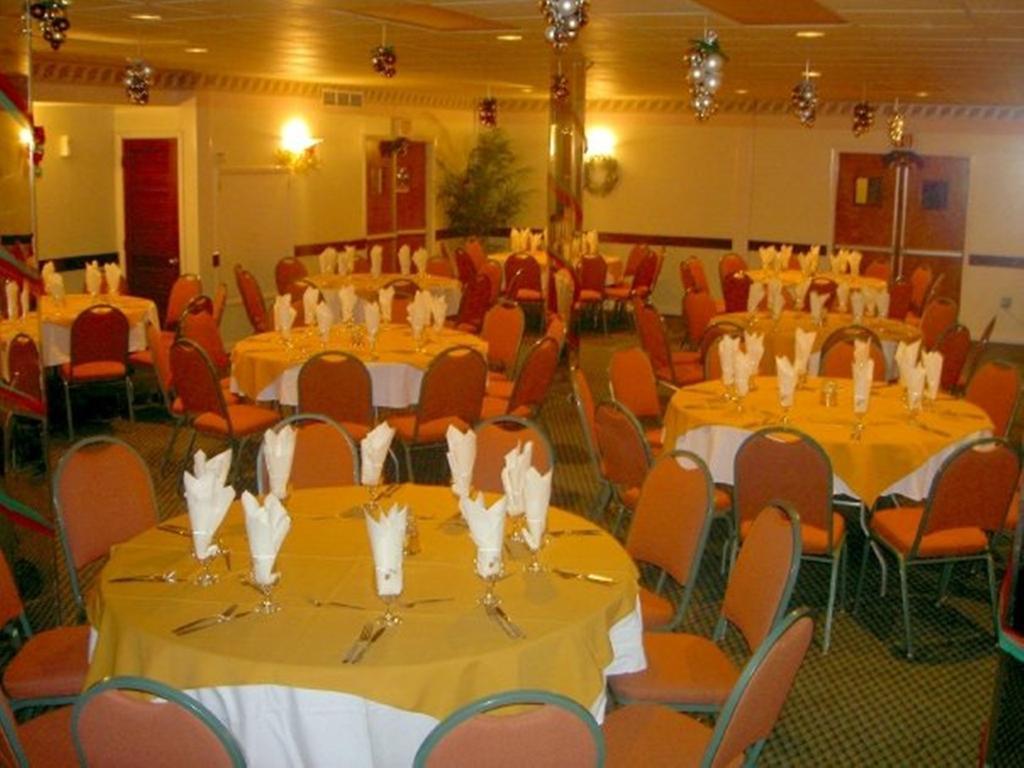 Carl'S Unique Inn & Conference Facilities Bahía de Simpson Restaurante foto