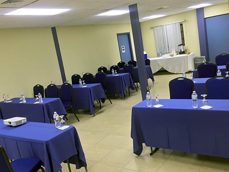 Carl'S Unique Inn & Conference Facilities Bahía de Simpson Exterior foto
